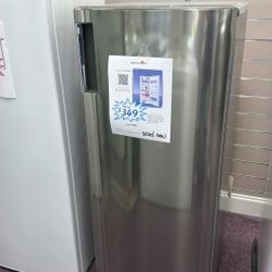 Refrigerator 21” In Wide New 1 Year Warranty 