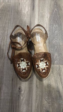 Women’s shoes