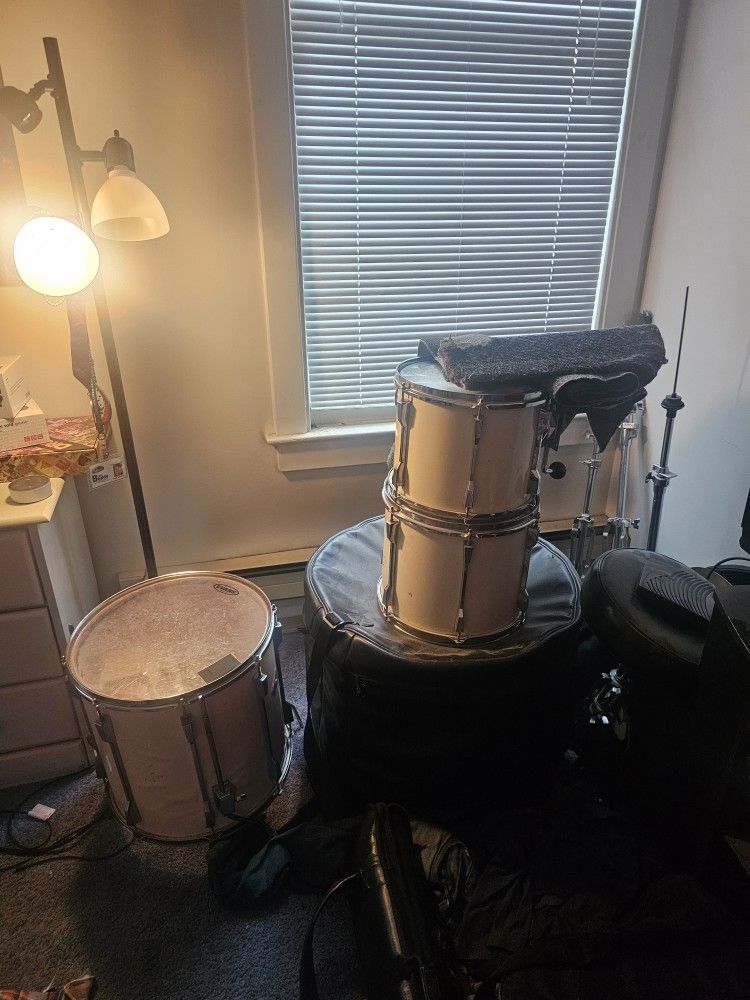 Tama Rocstar 5 Piece Drum Set