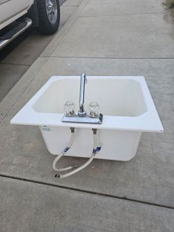 Laundry sink