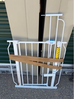 Regalo Walk-Through Baby Gate – White