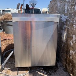 Semi  Used Dish Washer