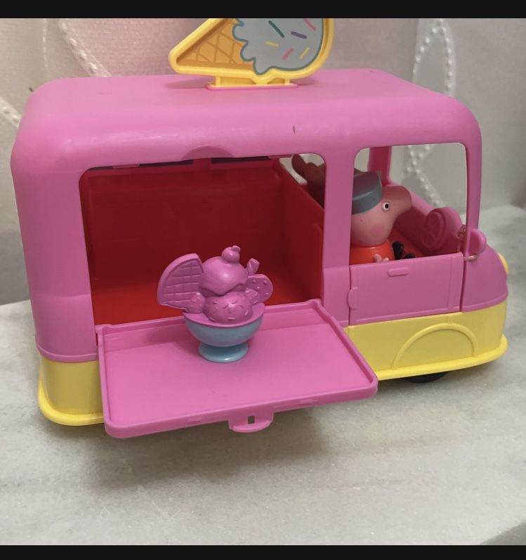 Peppa Pig Sippy Cup for Sale in Victorville, CA - OfferUp