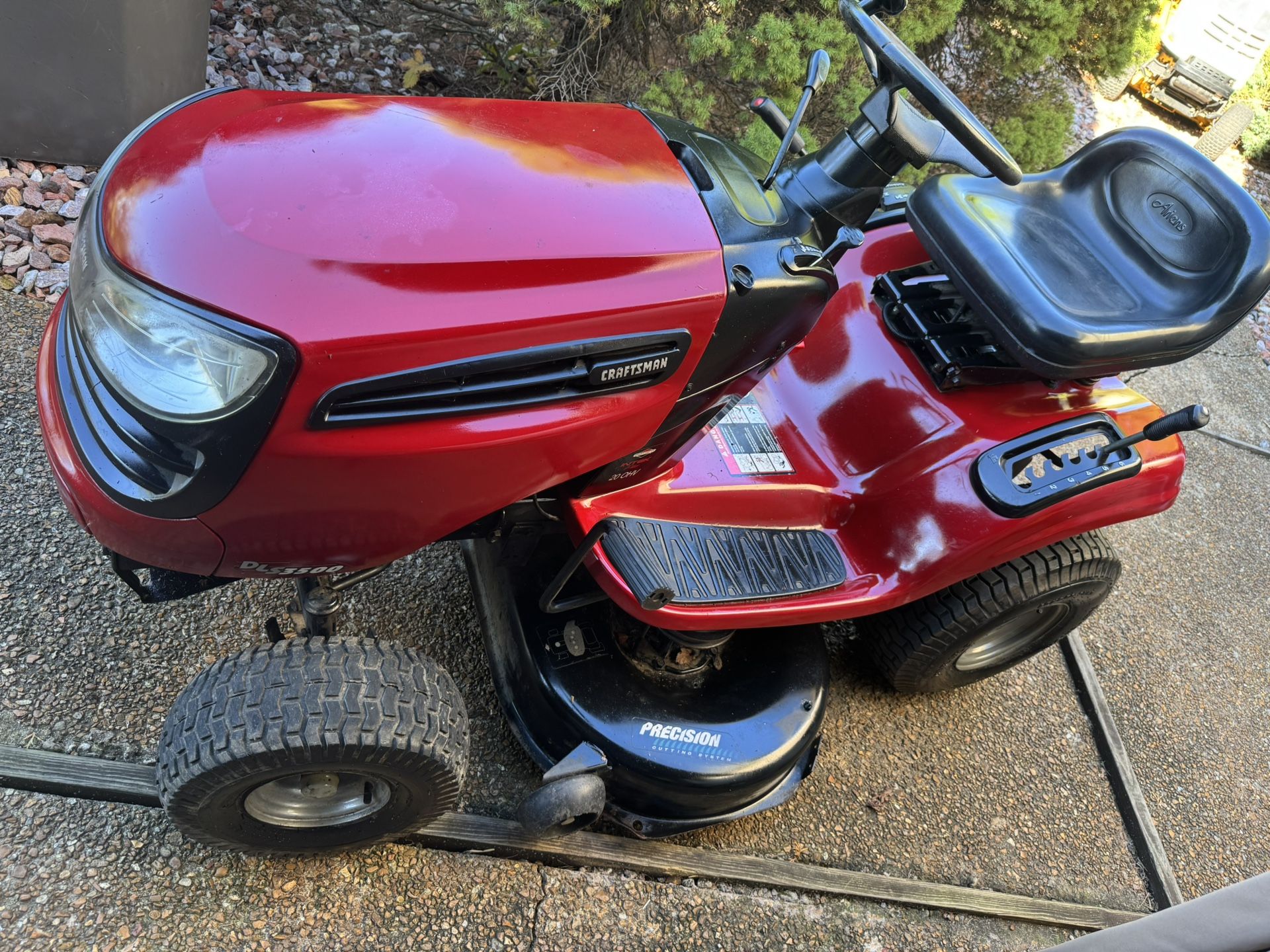 Craftsman DLS3500 20HP Intek Engine 42” Deck Riding Lawn Mower