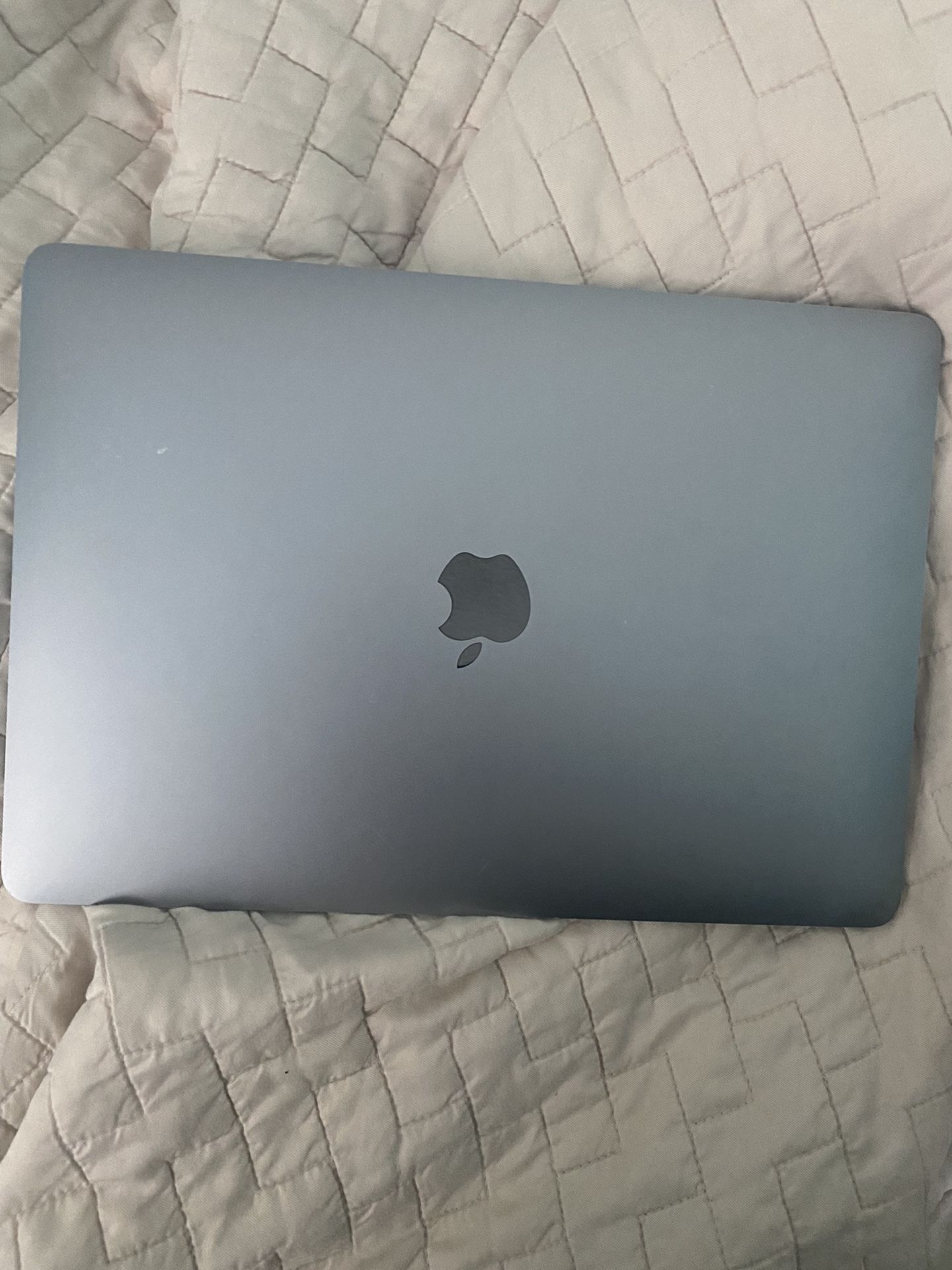 2019 MacBook Air 16gb Retina Display
