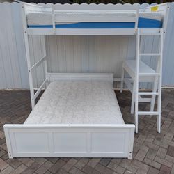 Nice bunk bed with desk, Twin over Full size. Mattresses included. White. Delivery available for an additional cost. Everything in perfect condition. 