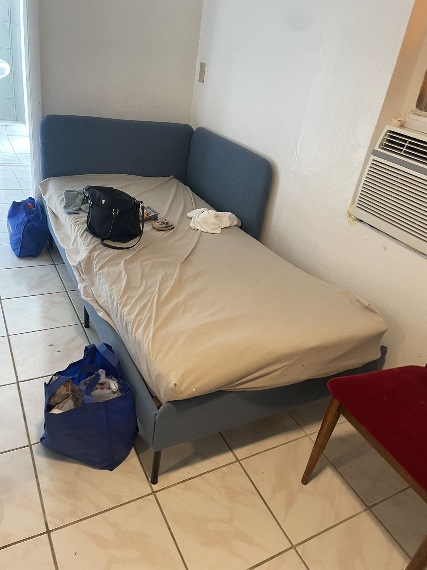 IKEA TWIN SIZE BED and MATRESS IKEA CAMA y COLCHON TWIN