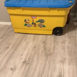 Little Tikes Large Toy Chest.  Large Rolling Toy Box  Rubbermaid Large Rolling Storage Chest