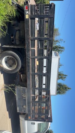 2008 Ford F-450 w/ lift gate