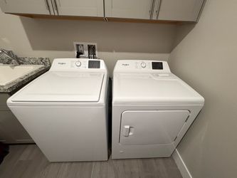 Brand-New Whirlpool Washer & Gas Dryer Set (never used)