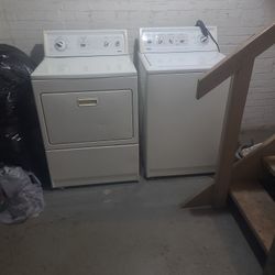 Kenmore Washer & Dryer Electric Set