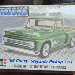 REVELL '65 CHEVY STEPSIDE PICKUP 2'n 1 MODEL KIT 1/25 SCALE