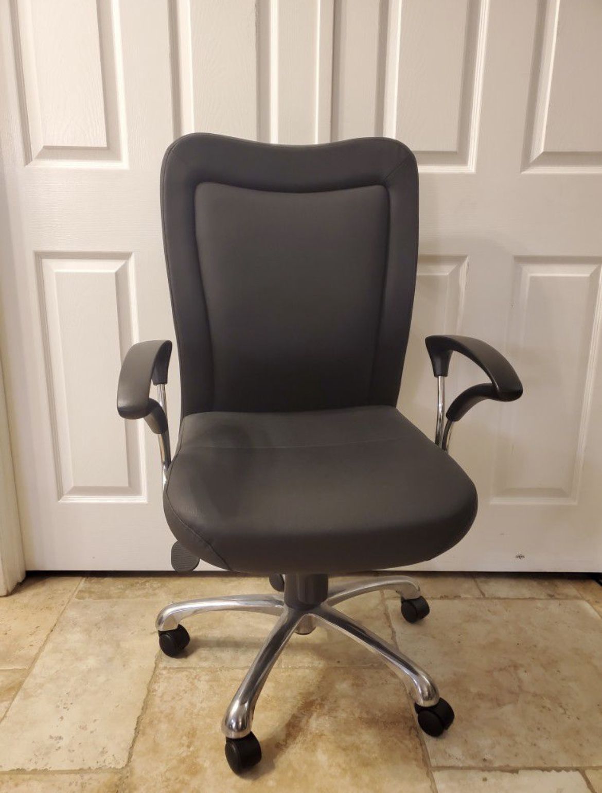 Office Chair in Like New Condition