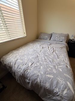 Full size complete bed set