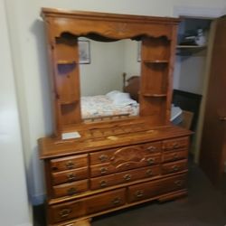 Dresser 