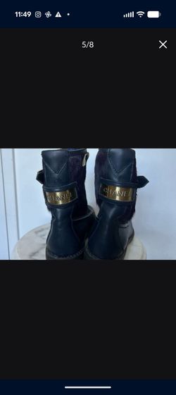 Women's boots size 8.5/ 9.  (40 Italy.)