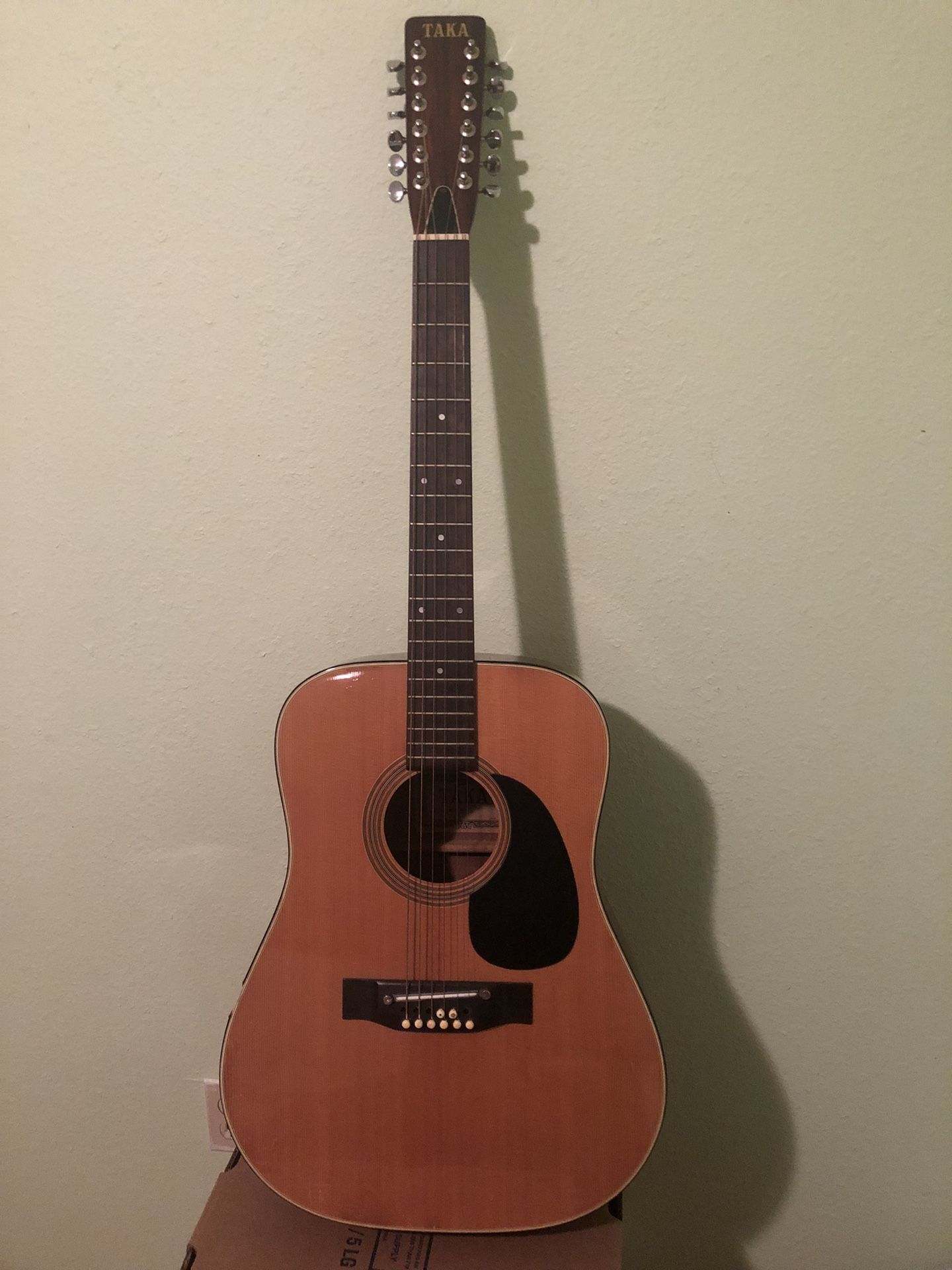 Taka Acoustic Guitar Model NOWG20. Beautiful Guitar, Nice Sound. 