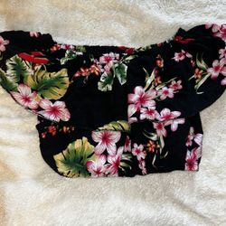 Flower Shoulder Crop Top