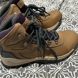 Columbia Hiking Boots 