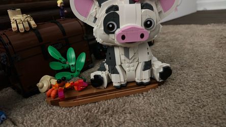 LEGO Disney Moana's Pet Pig Pua Build