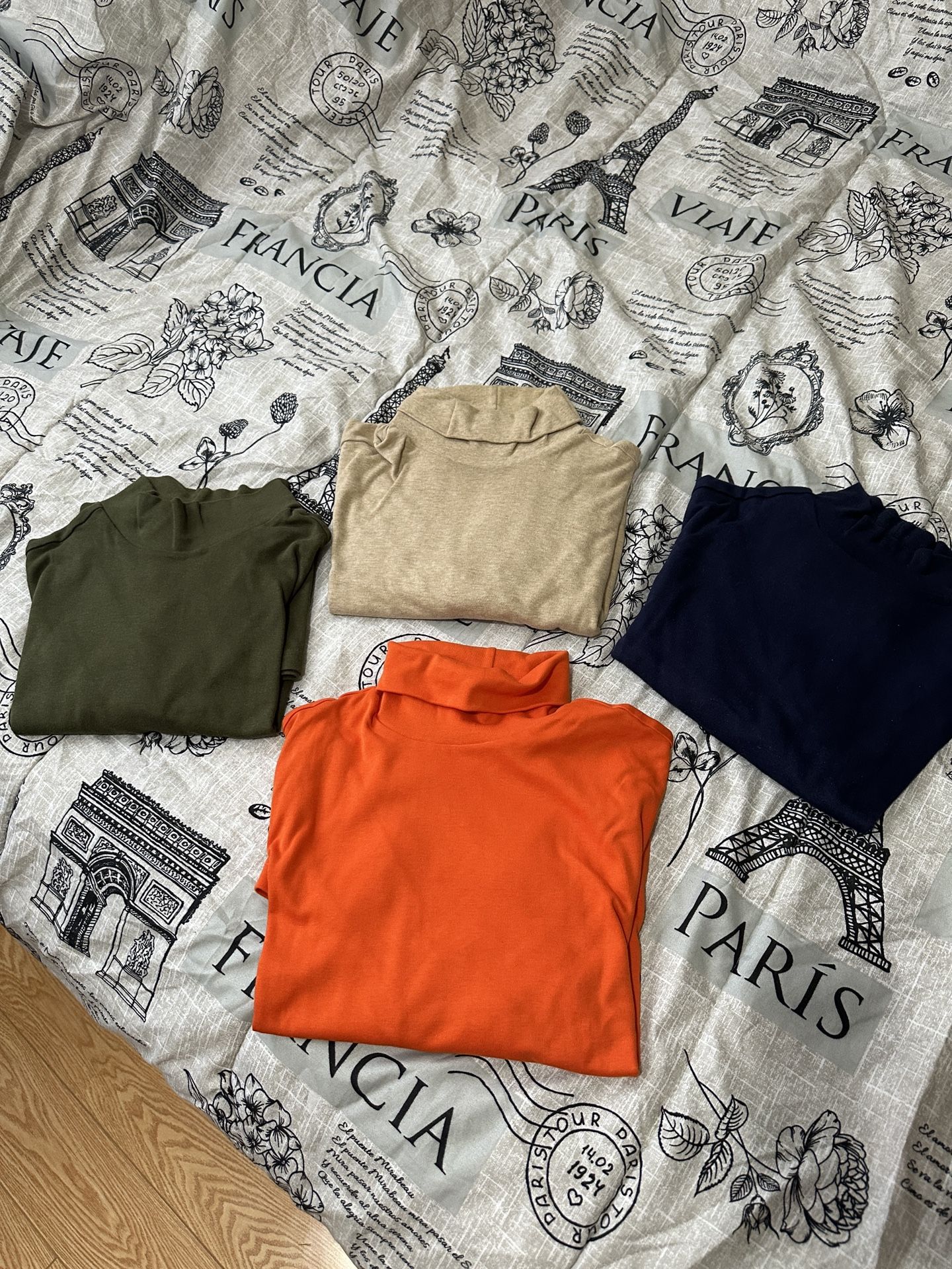 4 Men’s Turtleneck Sweaters Size M