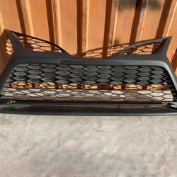 Toyota Camry Front center lower Bumper Grill  OEM  2020-2021