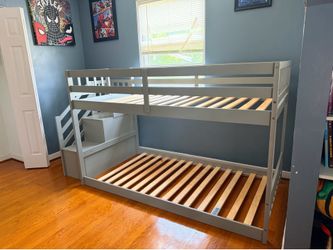 Twin over twin bunkbed