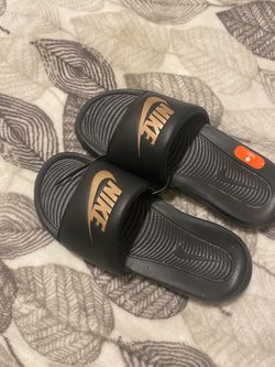 Womens Nike slides size 7