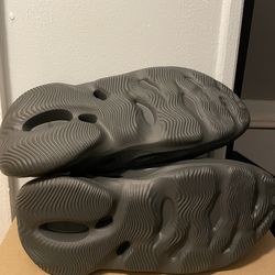 adidas Yeezy Foam RNR Size 10