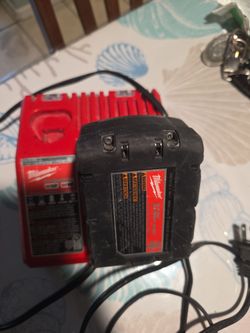 Milwaukee M12/M18 Battery Charger