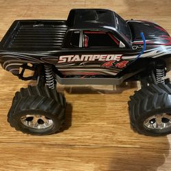 STAMPEDE 4x4 TRAXXAS