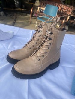 Women’s Lace-Up Boots
