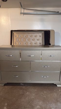 Queen complete bedroom set