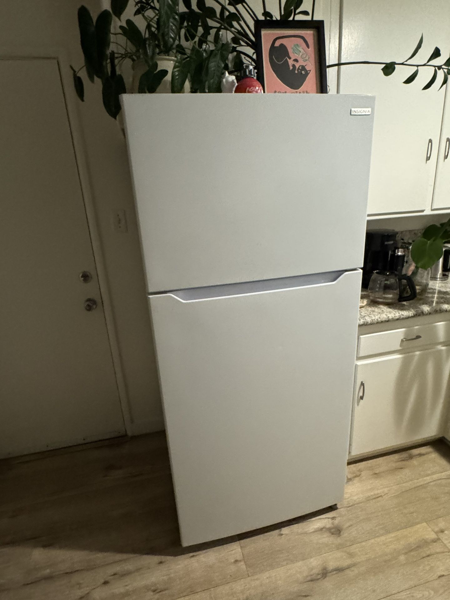 Insignia 18 Cu Ft Fridge 
