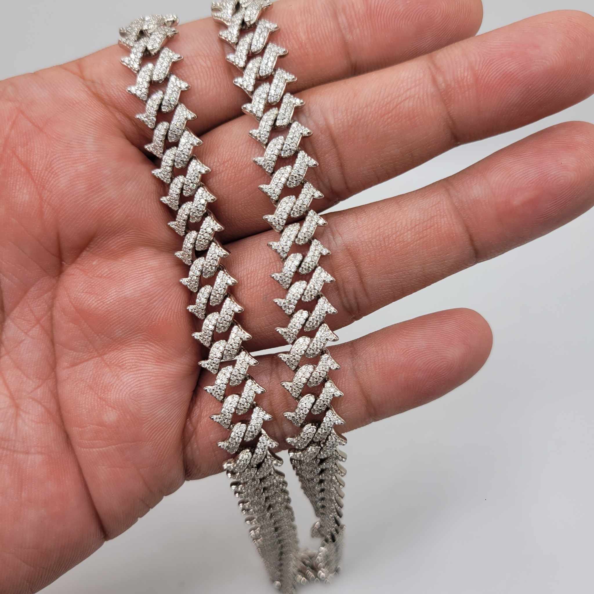 Silver  BarbedWire Link Chain