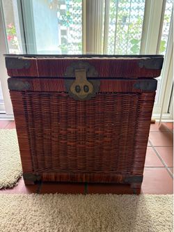 Vintage 70s Small Wicker And Brass Rattan Chinoiserie Style Trunk Chest/Table with Glass Top