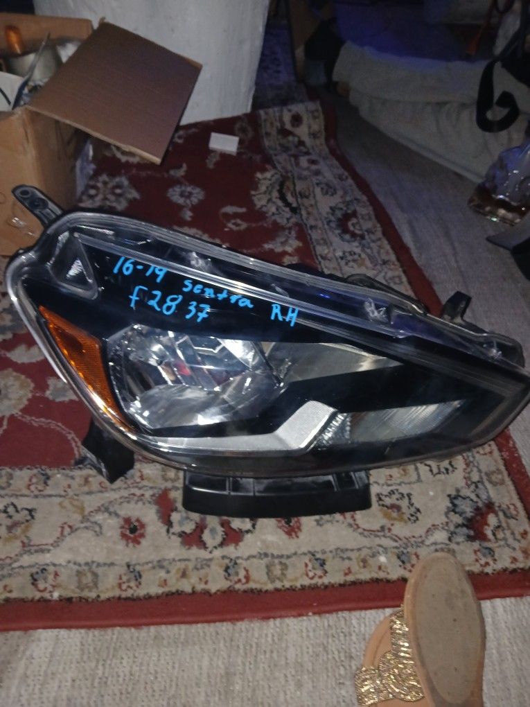 Headlight  Nissan Sandra