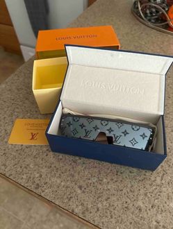 Glasses lv