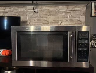 Magic Chef 1.6 cu. ft. stainless microwave
