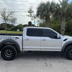2018 FORD F-150 RAPTOR 4X4* *ONLY 87K MILES* 2 OWNER* CLEAN CARFAX* FL  *ONLY 91K MILES*  CLEAN FLORIDA TITLE  CLEAN CARFAX HISTORY REPORT  2 OWNER  Z