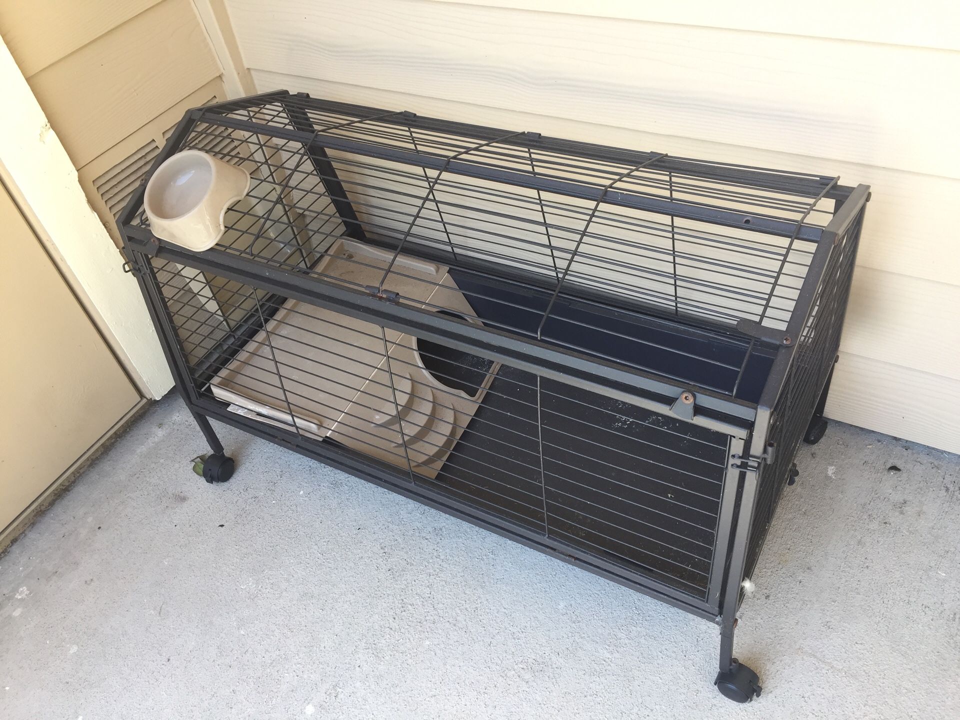 Oxbow Black Guinea Pig/Rabbit cage