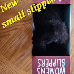 New - Women's Small Black Slippers $6