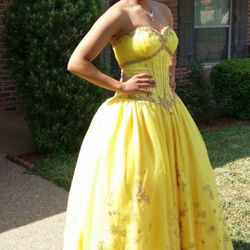 Yellow Prom/Quince Dress Size 10