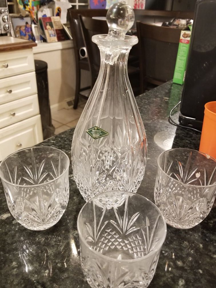 Shannon Crystal Decanter with 3 glasses