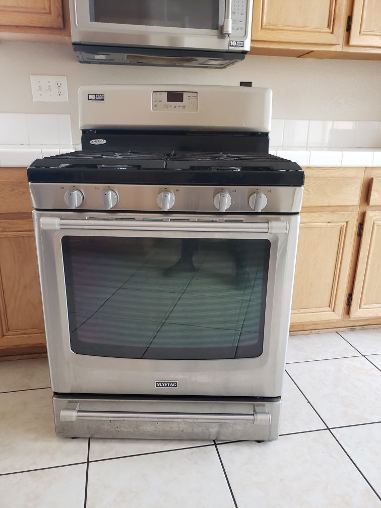 Kitchen appliances oven, microwave & dishwasher