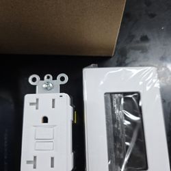GFCI ELECTRICAL OUTLETS 
