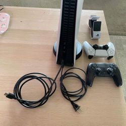 Playstation 5 PS5 disc edition + 2 controllers (1 black & 1 white) + Charging Dock + Free Games 