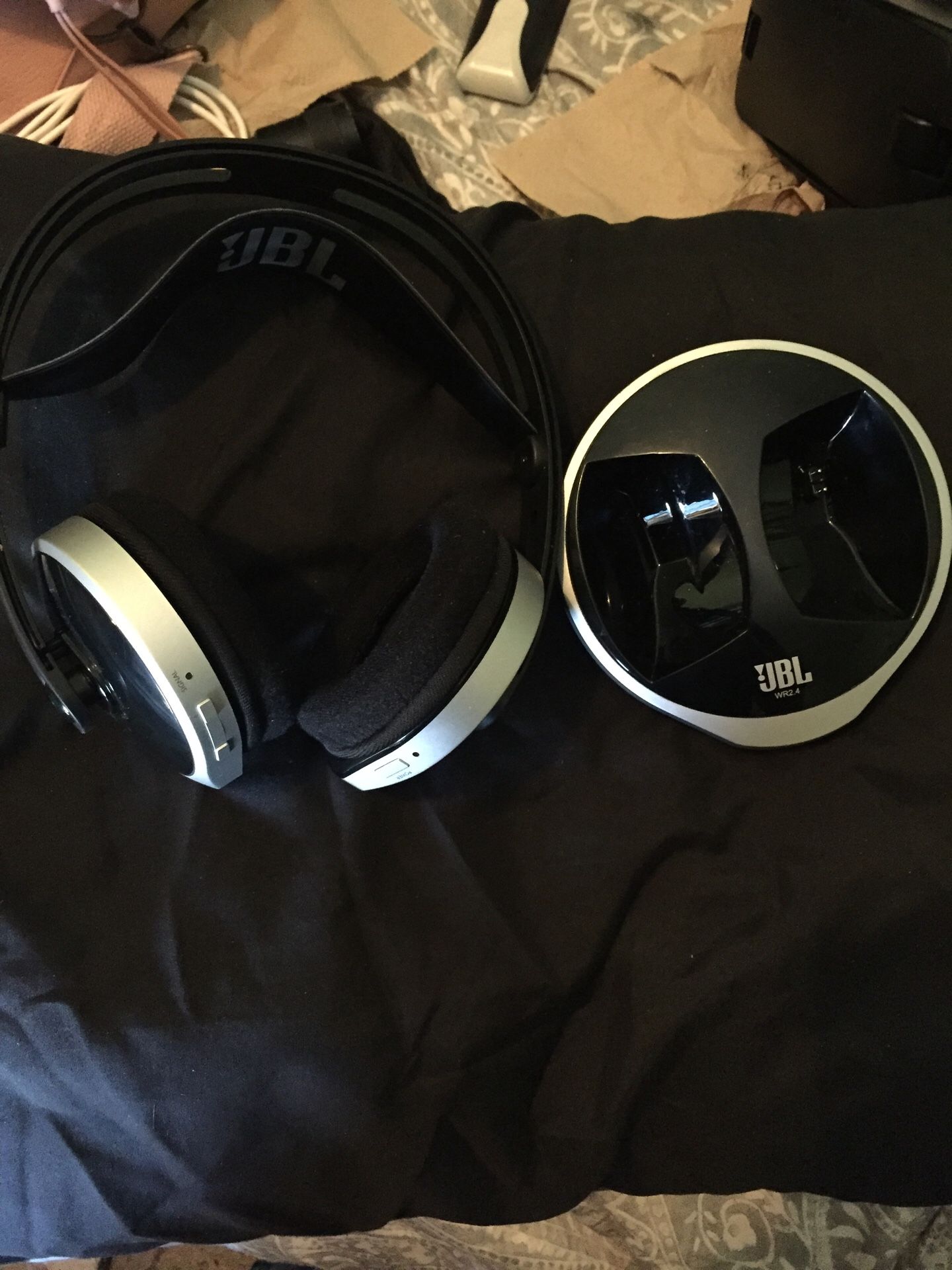 Jbl wireless headphones sound great brand new never used