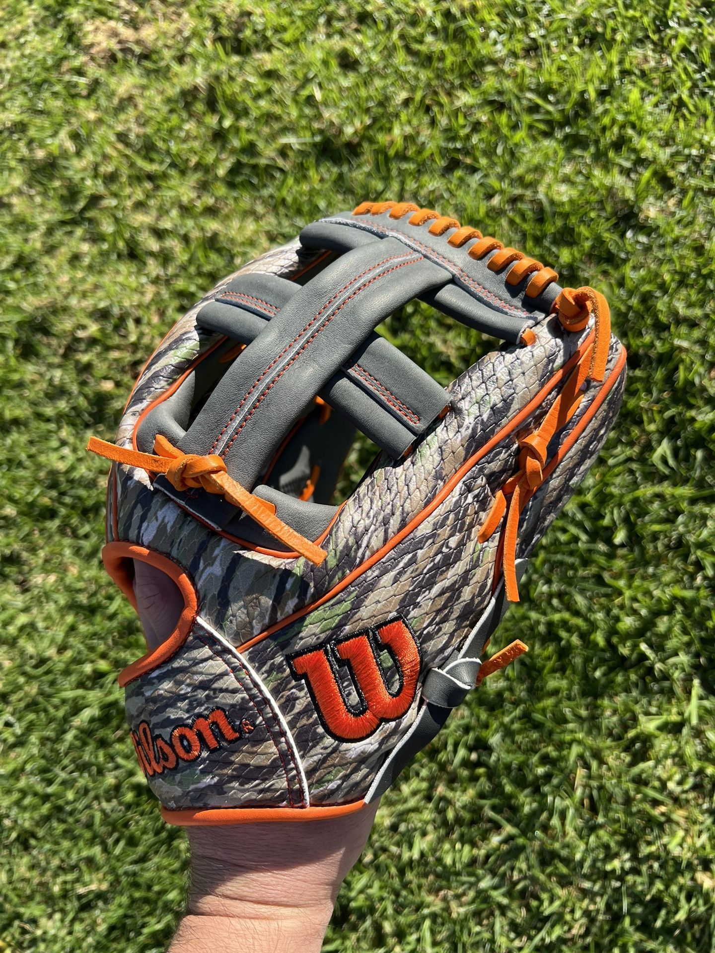 Wilson A2000 GH2 GM 11.75” Infield Baseball Glove RHT