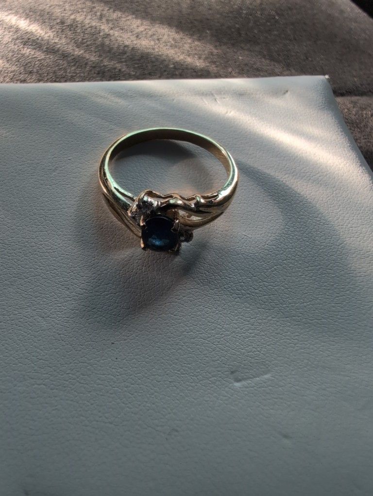 Ring Yellow Gold with Sapphire and Crystal stone